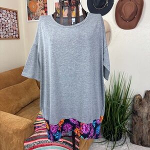NWT | LuLaRoe | grey tunic with floral bottom | XS